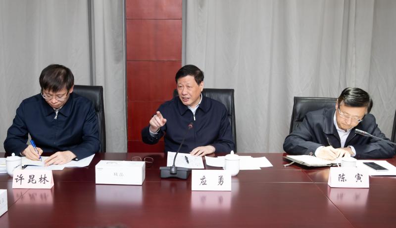 上海市長實(shí)地走訪 強(qiáng)調(diào)救治管控入滬三個(gè)重點(diǎn)